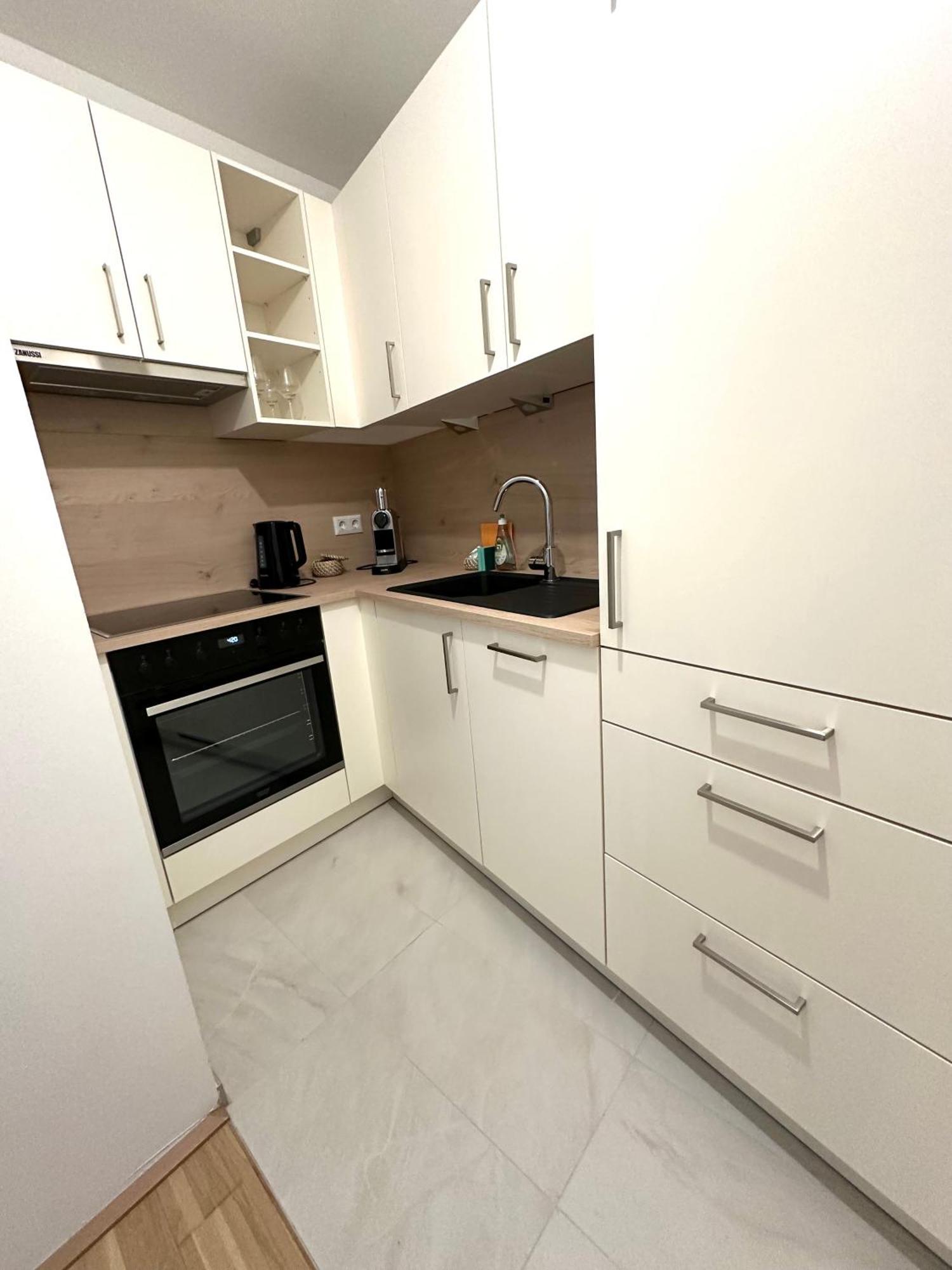 Coho City Apartments Mit Hauseigener Tiefgarage Wenen Buitenkant foto
