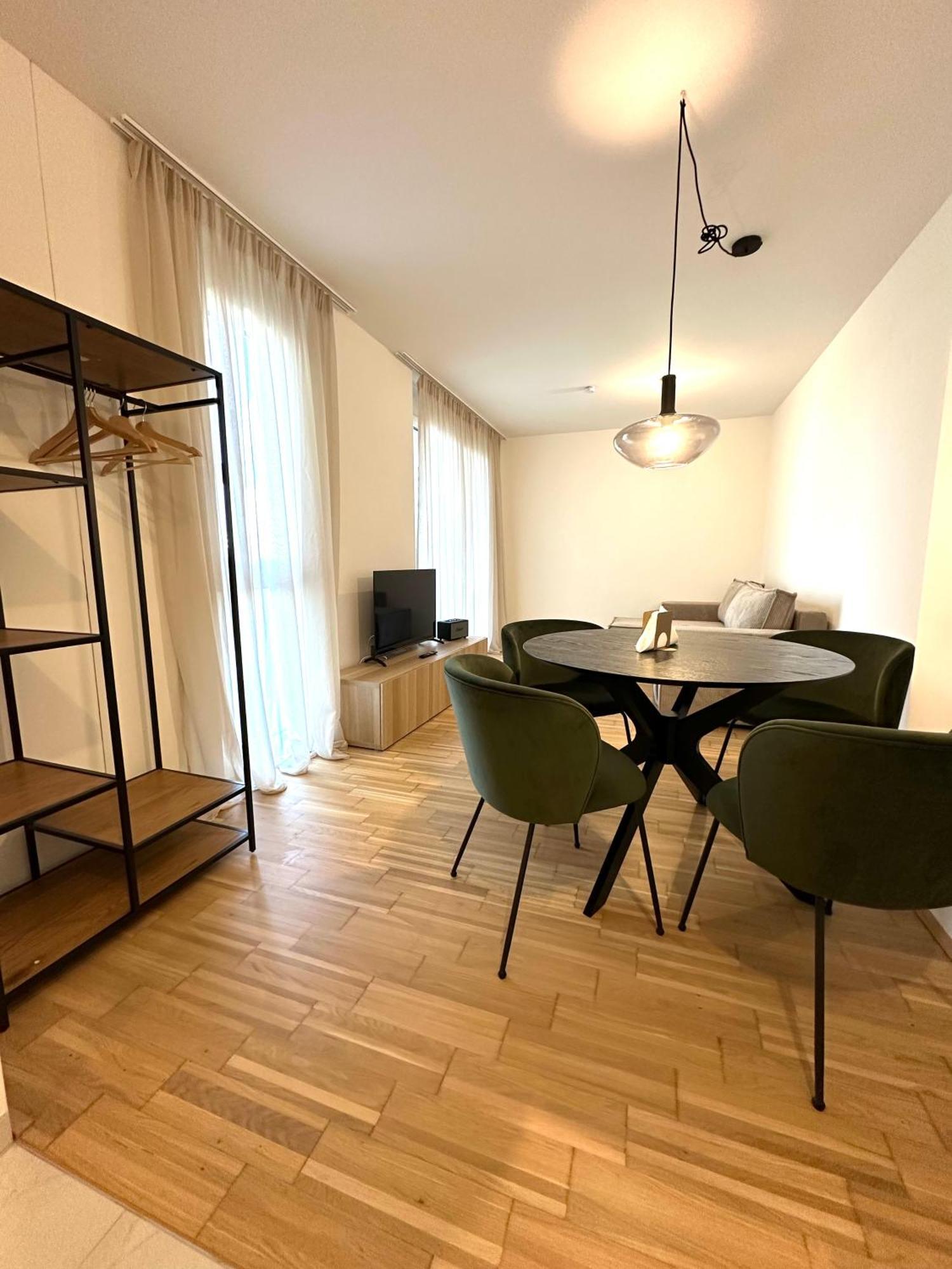 Coho City Apartments Mit Hauseigener Tiefgarage Wenen Buitenkant foto