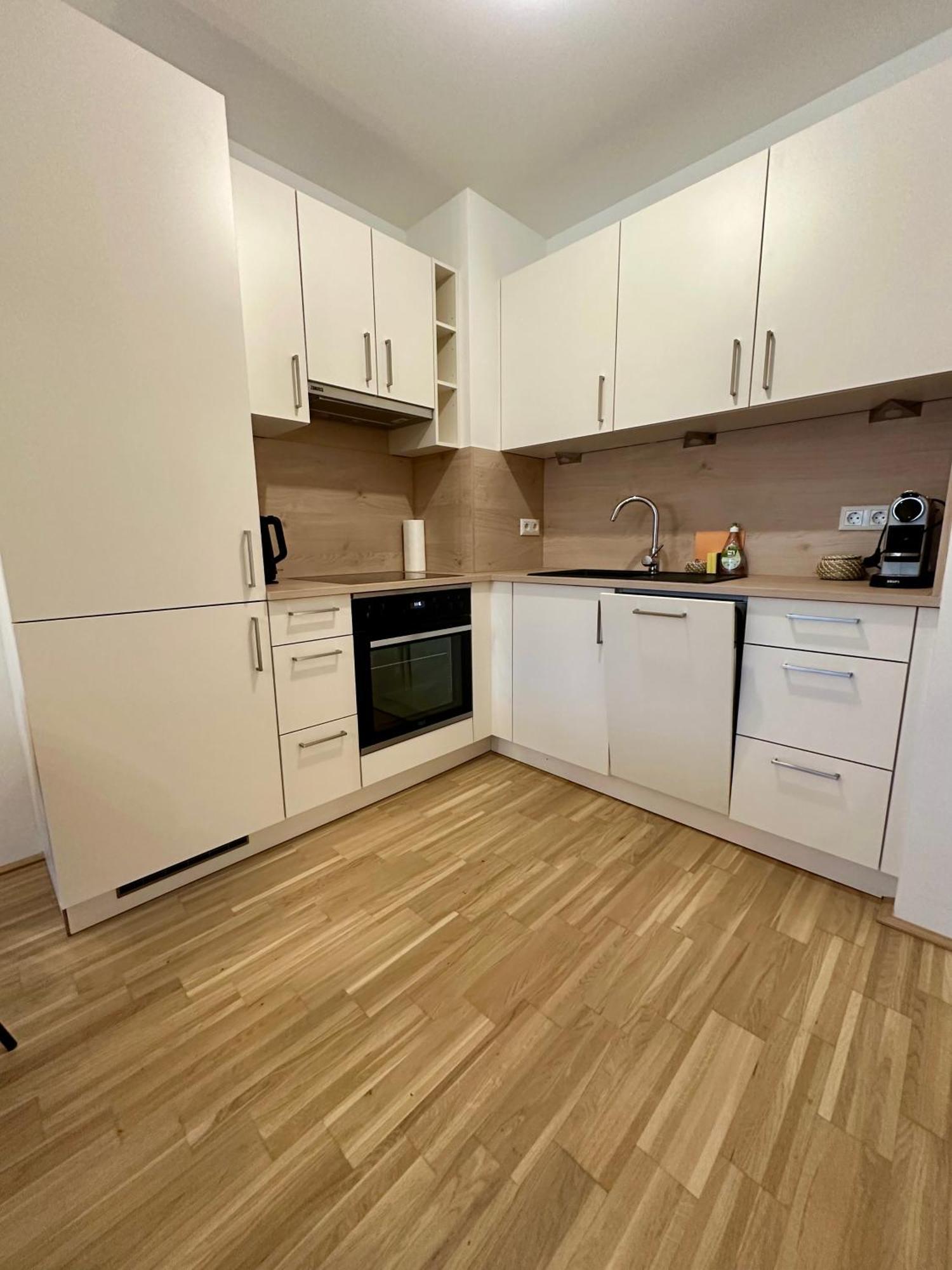Coho City Apartments Mit Hauseigener Tiefgarage Wenen Buitenkant foto